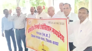 लंबित मांगों को लेकर पेंशनर्स एसोसिएशन ने मुख्यमंत्री के नाम सौंपा ज्ञापन