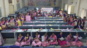 ‘डू इट यूअर सेल्फ कार्यशाला में आंगनवाड़ी कार्यकर्ताओं ने वेस्ट मटेरियल से बनाए खिलौने
