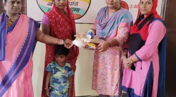 पोषण प्रहरी अभियान के तहत गंभीर कुपोषित बच्चे को लिया गोद