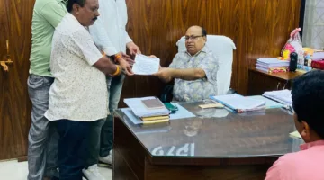 सेन समाज ने संयुक्त कलेक्टर को सौंपा ज्ञापन