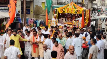 भव्य रथयात्रा में निकले भगवान जगन्नाथ