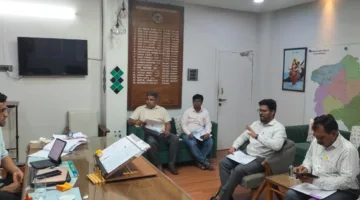 कलेक्टर ने विद्युत व्यवस्था एवं विकास कार्यों की समीक्षा की