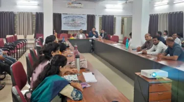 न्यायालयीन कर्मचारियों को तीन दिवसीय प्रशिक्षण, प्रमाण-पत्र वितरित