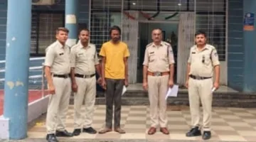 बेमियादी वारंटी गिरफ्तार, न्यायालय में पेश कर भेजा जेल