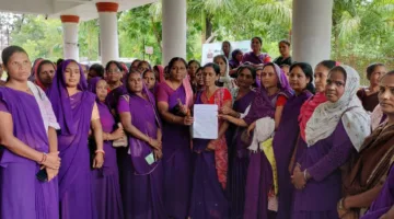 आशा कार्यकर्ताओं ने लंबित मानदेय की मांग को लेकर किया प्रदर्शन