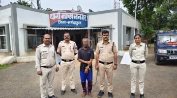 मजार में तोड़फोड़ का खुलासा: शराब के लिए रुपये तलाशने पहुंचा आदतन अपराधी गिरफ्तार, 24 आपराधिक मामले दर्ज