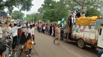 ईद मिलाद-उन-नबी पर मुस्लिम समाज ने निकाला जुलूस