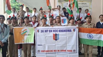 हर घर तिरंगा अभियान के तहत सनफ्लावर स्कूल ने निकाली भव्य तिरंगा रैली