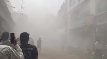 बूट हाउस में भीषण आग, 18 से 20 लाख का माल खाक