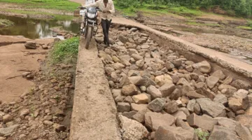क्षतिग्रस्त रपटे से जवारधा के ग्रामीण परेशान, बारिश में गांव का संपर्क टूटने का संकट