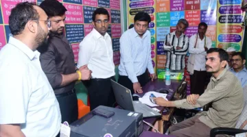 भोपाल से आए वरिष्ठ अधिकारियों ने जिले में उर्वरक वितरण व्यवस्था की जानकारी ली