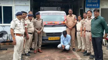 मुख्यमंत्री के निर्देश पर स्कूल संचालक के विरुद्ध मामला दर्ज, वैन जब्त