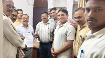 पटवारियों ने सौंपा ज्ञापन, लंबित मांगों के निराकरण की उठाई आवाज